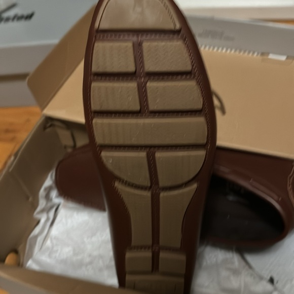 Mens Unlisted (Kenneth Cole Brand) Brand New in Box Brown Loafers size 12 - Picture 3 of 4